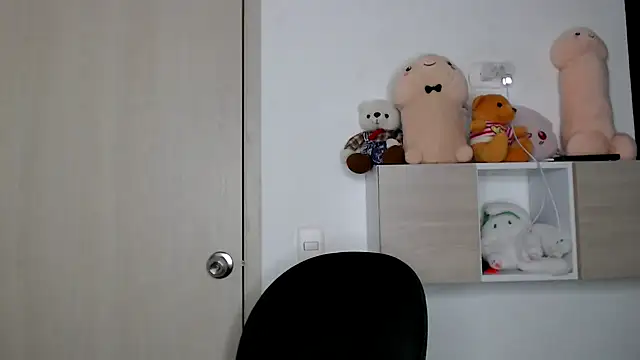 kaiine190's Stripchat show and profile