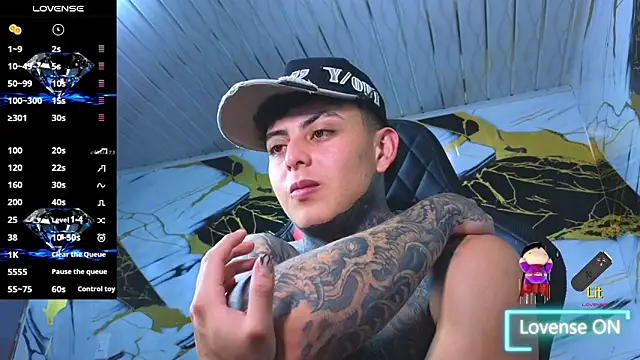 Kevin22_222 live sex cam