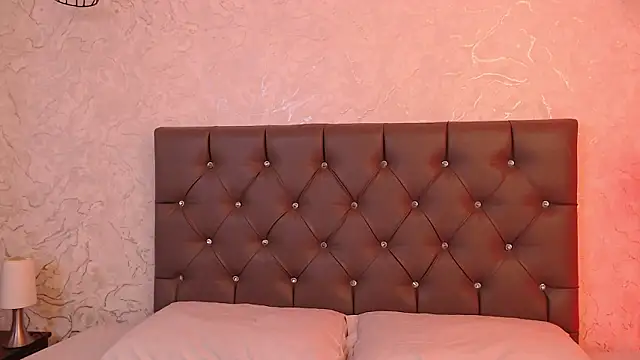 KikiVelvet live sex cam