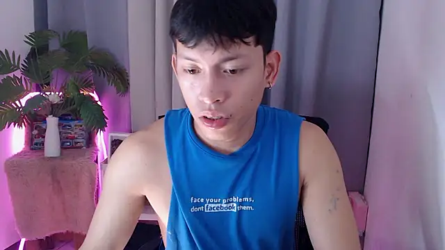 pinkcock_froi2305 live sex cam