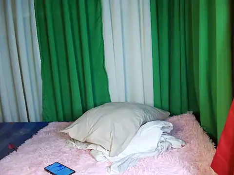 ur_hot_jenelle live sex cam