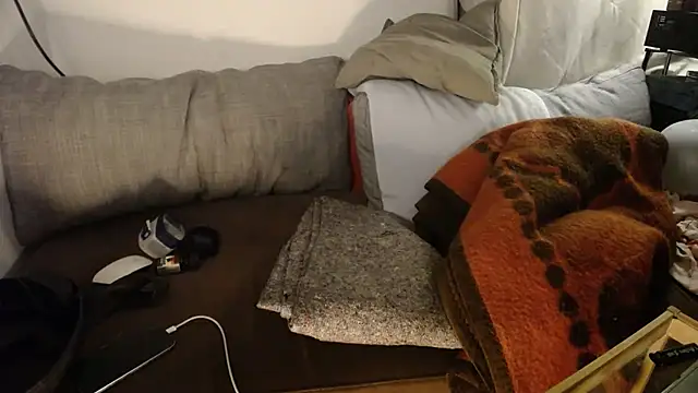 P4RtYBOII92 live sex cam