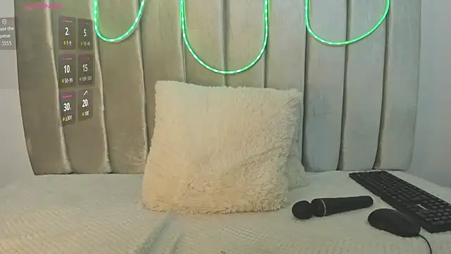 aurora_johnson_'s cam snapshot