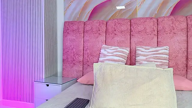 emmacurvy's cam snapshot