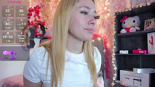 LanaMills_'s cam snapshot