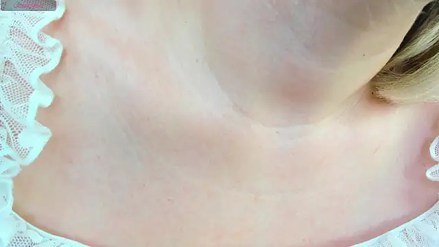 MonikaPinch_'s cam snapshot