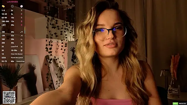 JulieLupo's cam snapshot