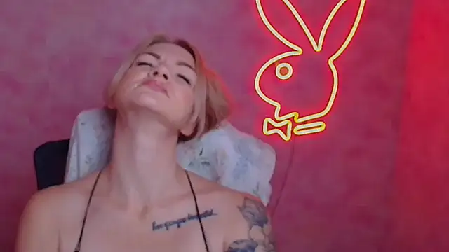 Madonna_Fire's cam snapshot