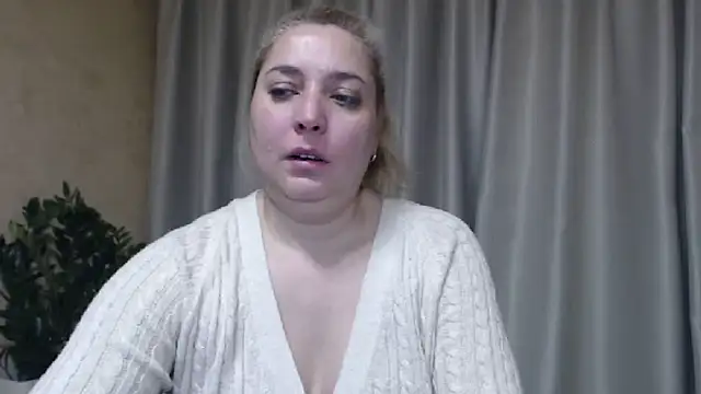 sweetpussy13's cam snapshot