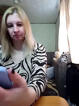 BustyBlond's cam snapshot