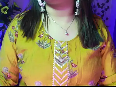 Saira_Hotty live sex cam