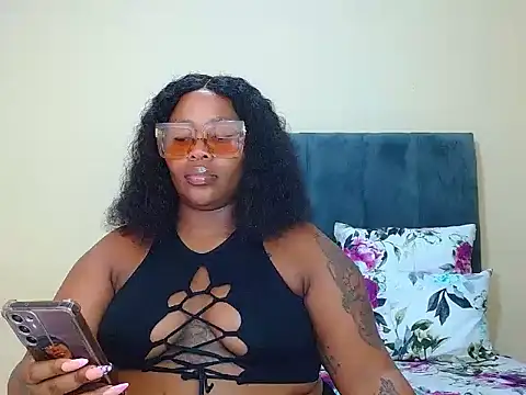 curvycloe1 live sex cam