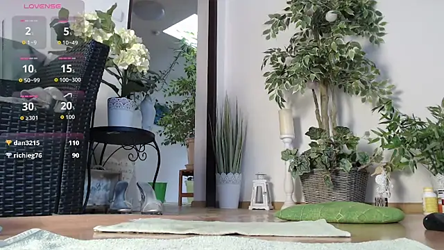 Squirtmania live sex cam