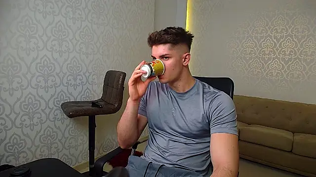 MaxKaiden live sex cam