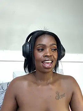 LuciousLips96 live sex cam