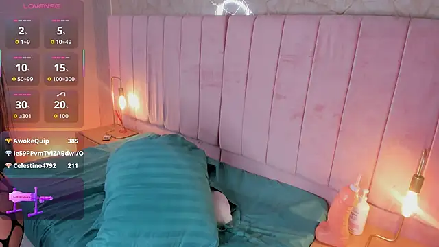 Hillary_Collins1's cam snapshot