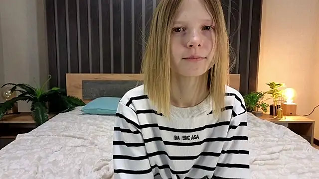 EssieVogel live sex cam