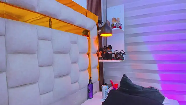 bigass_monic live sex cam