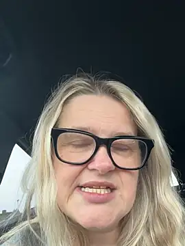 SuzieSub's cam snapshot