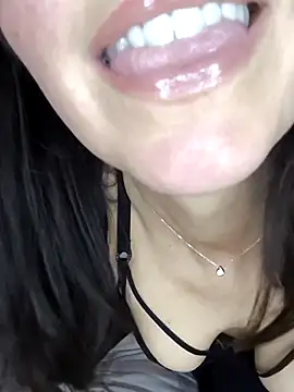 Viktoria_damenature's cam snapshot