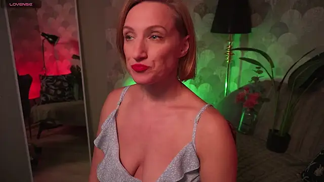 UmaTruewoman live sex cam