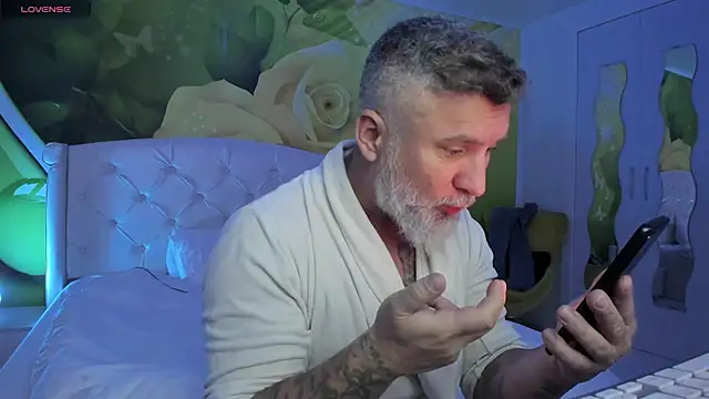 BlowMyXXL live sex cam