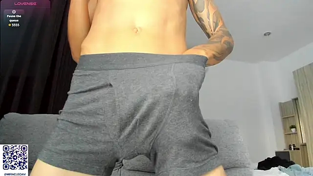 MiracleCam live sex cam