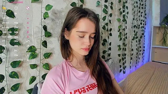 lovelyalivia's cam snapshot