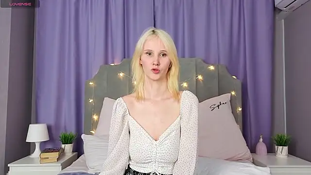 CrystalLili's cam snapshot