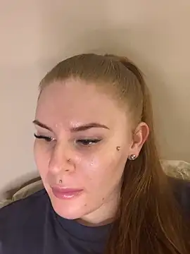 RedFoxQueen live sex cam