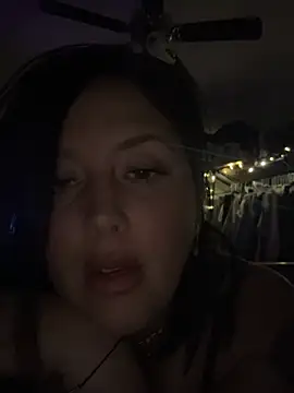 Miabelle2233 live sex cam