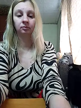 BustyBlond's cam snapshot