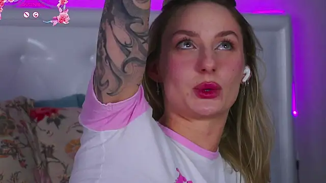 LeaCox_'s cam snapshot