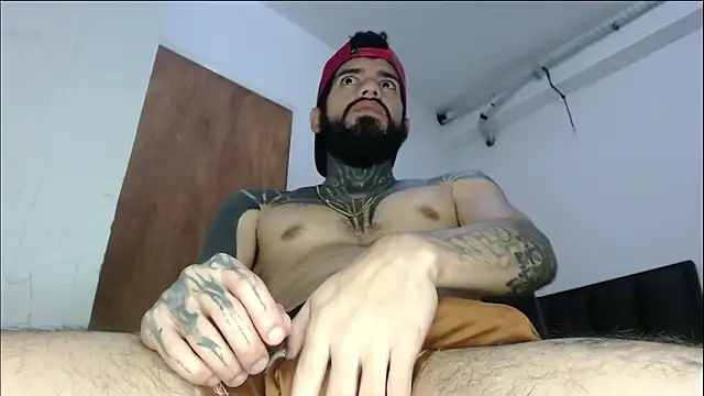 BlackTattooKing live sex cam
