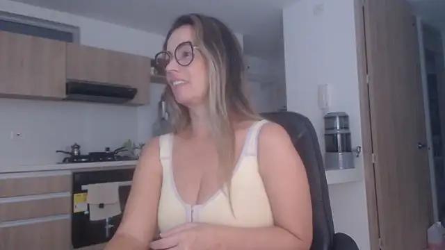 LovePaula's cam snapshot