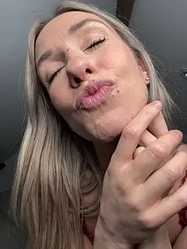 lola_tentatiion live sex cam