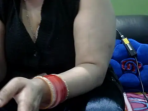 Housewife12 live sex cam