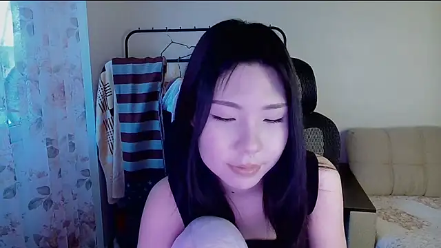 AprilOnilll live sex cam