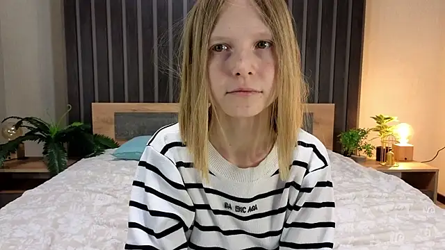 EssieVogel live sex cam