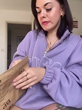 Luccreccia_ live sex cam