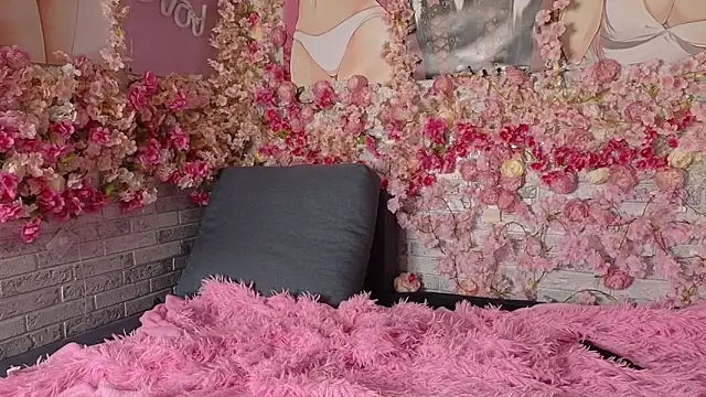 KinkyFriedChicks live sex cam