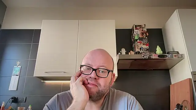 theitalianbear live sex cam