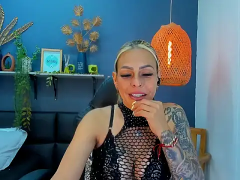 yessila_parker's cam snapshot