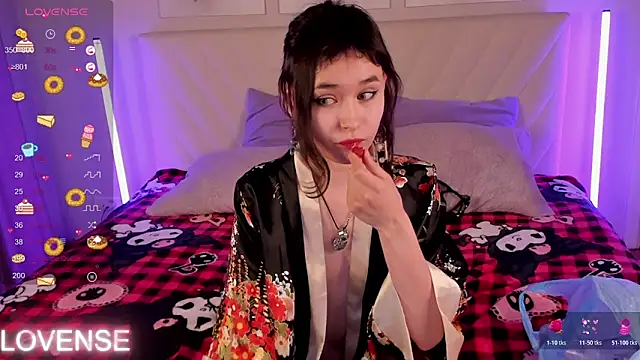 Emily_Strikeee's cam snapshot