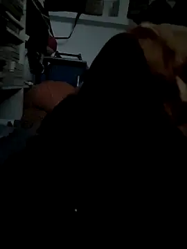 Hottlund6 live sex cam