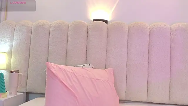 Mia_rom11 live sex cam