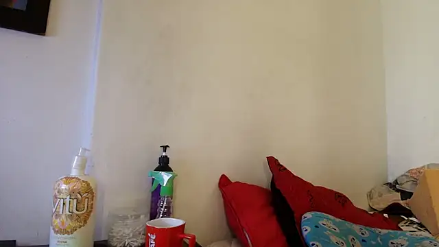 luisahot_9727's cam snapshot