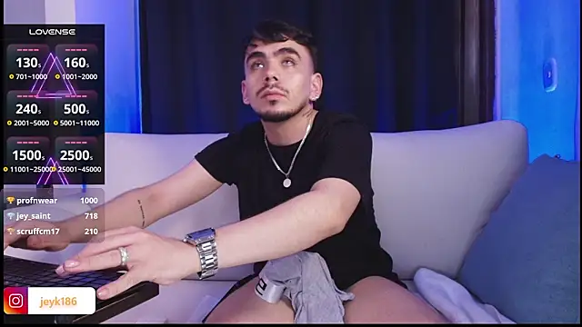 Guccy_Boy_Club live sex cam