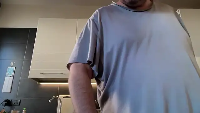 theitalianbear live sex cam