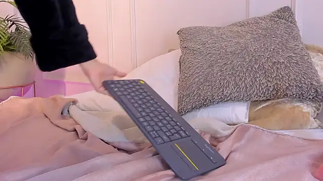 Mariapettit live sex cam